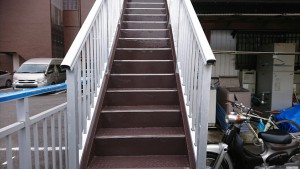 藤岡店舗階段