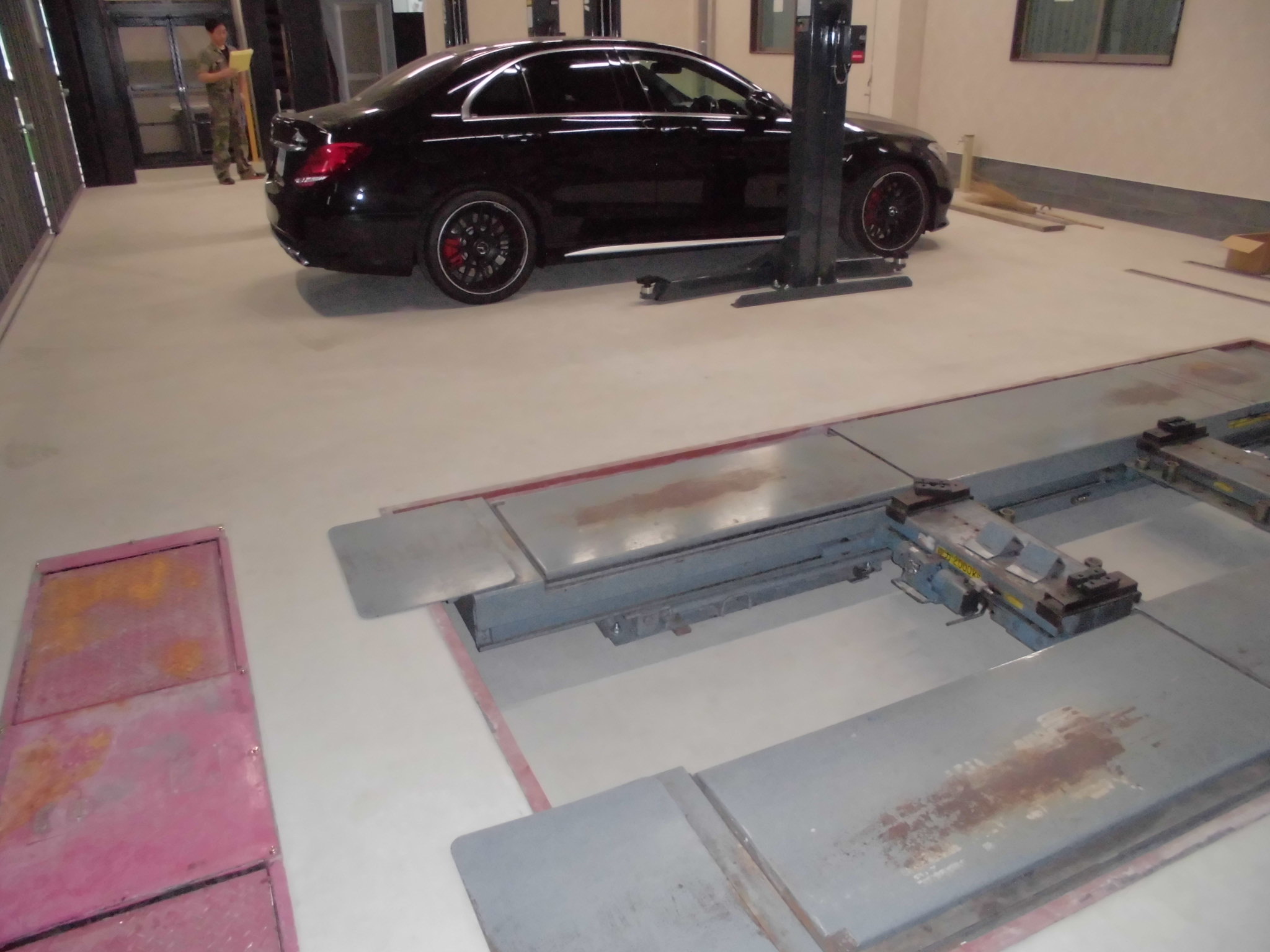 北区O自動車整備工場内床塗装工事