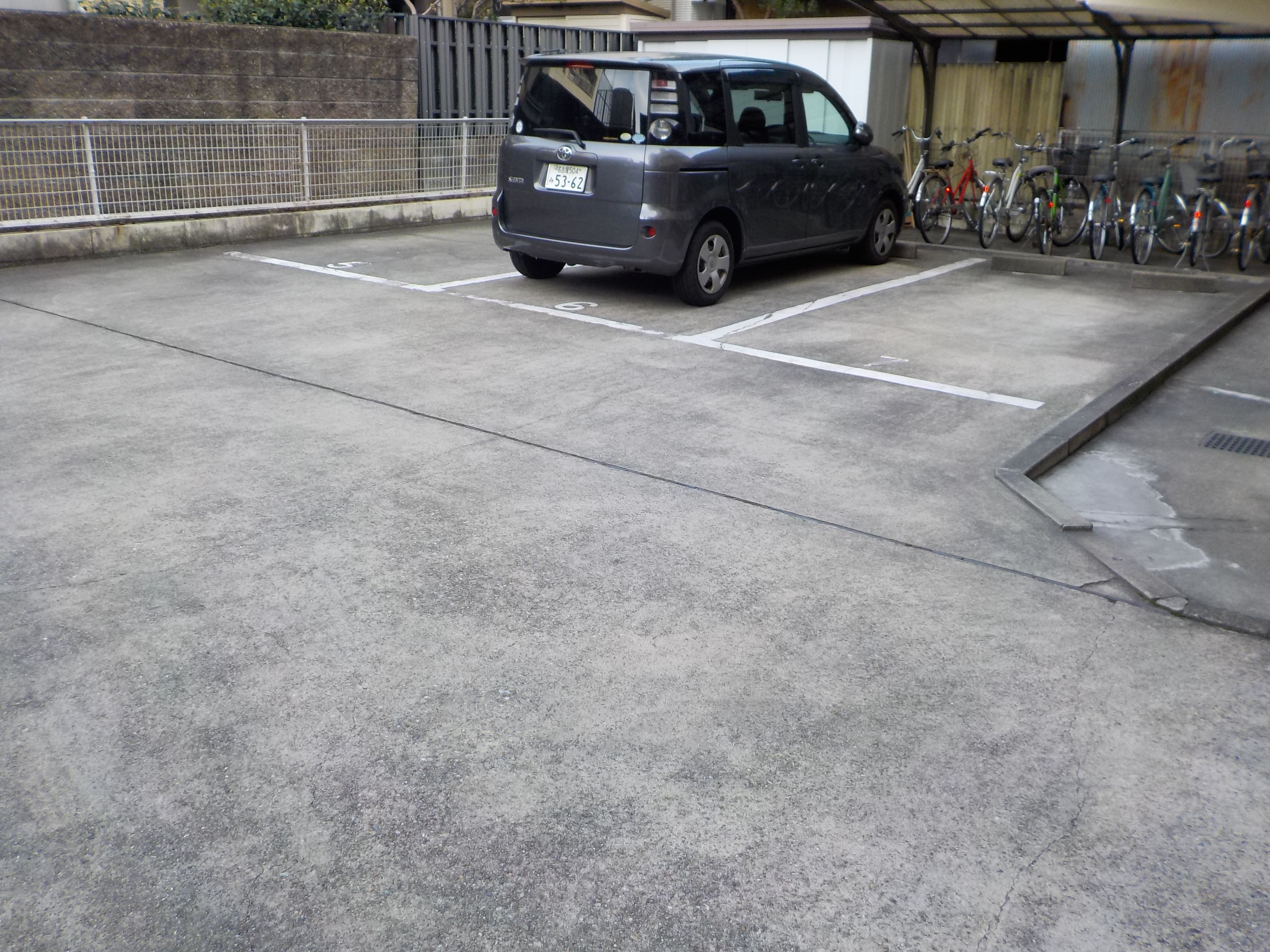 昭和区Mマンション駐車場内土間洗浄工事